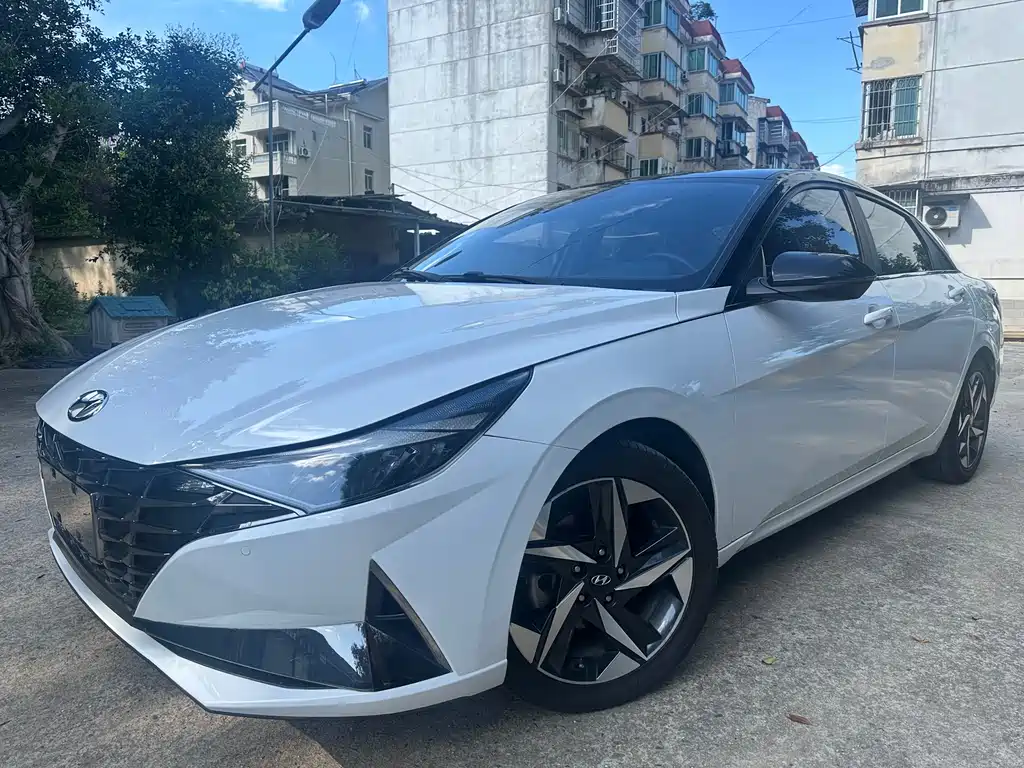 Hyundai Elantra 2022 — фото 1