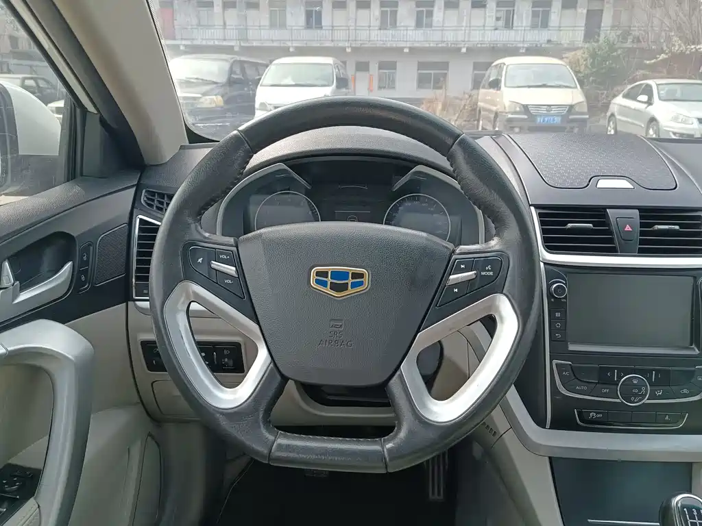 Geely Emgrand 2016 — фото 12