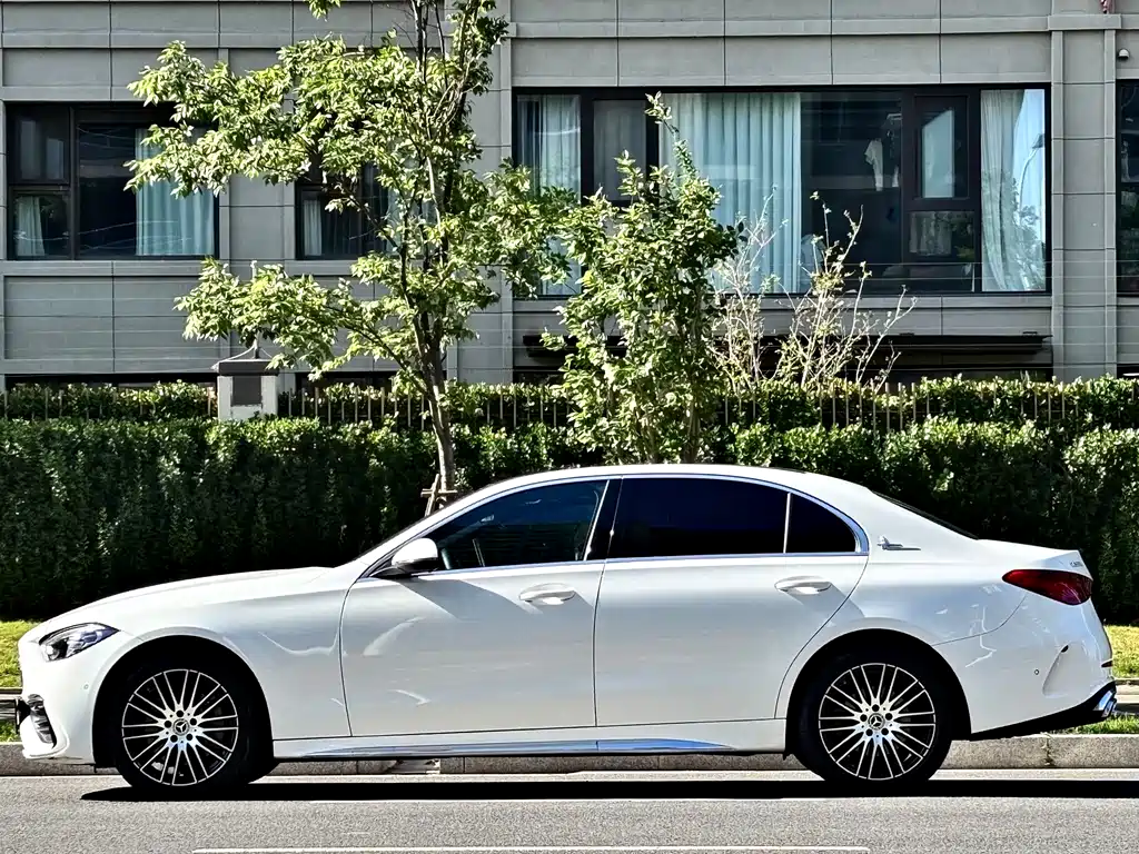 Mercedes-Benz C-Class 2024 — фото 4