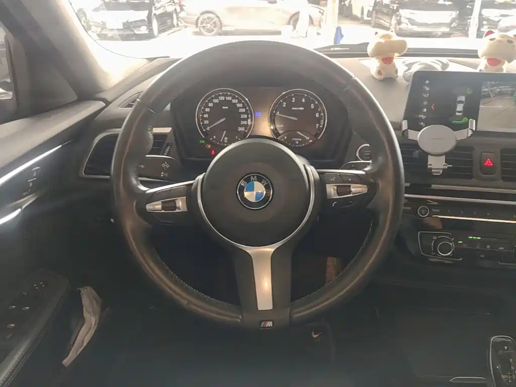 BMW 1 Series 2019 — фото 11