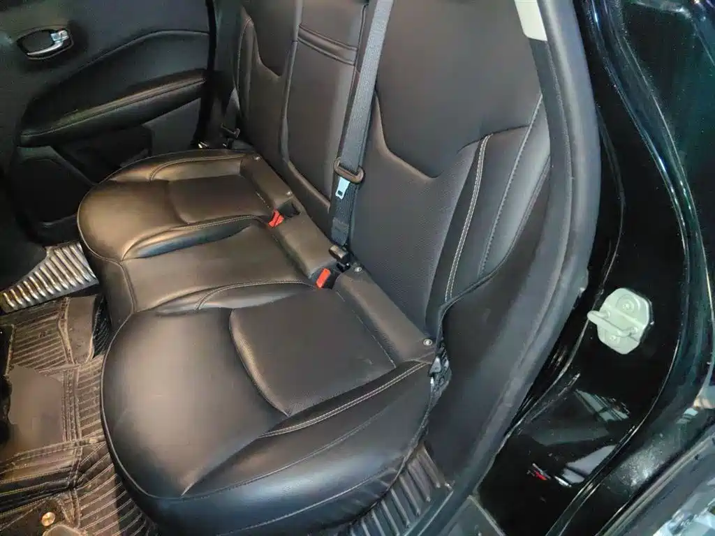 Jeep Compass 2018 — фото 14