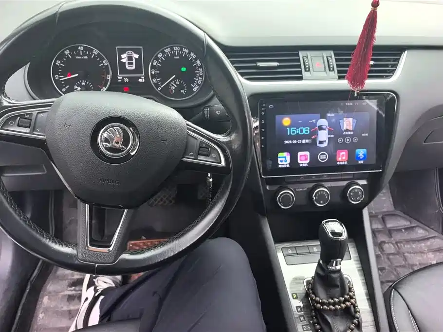 Skoda Octavia 2017 — фото 12
