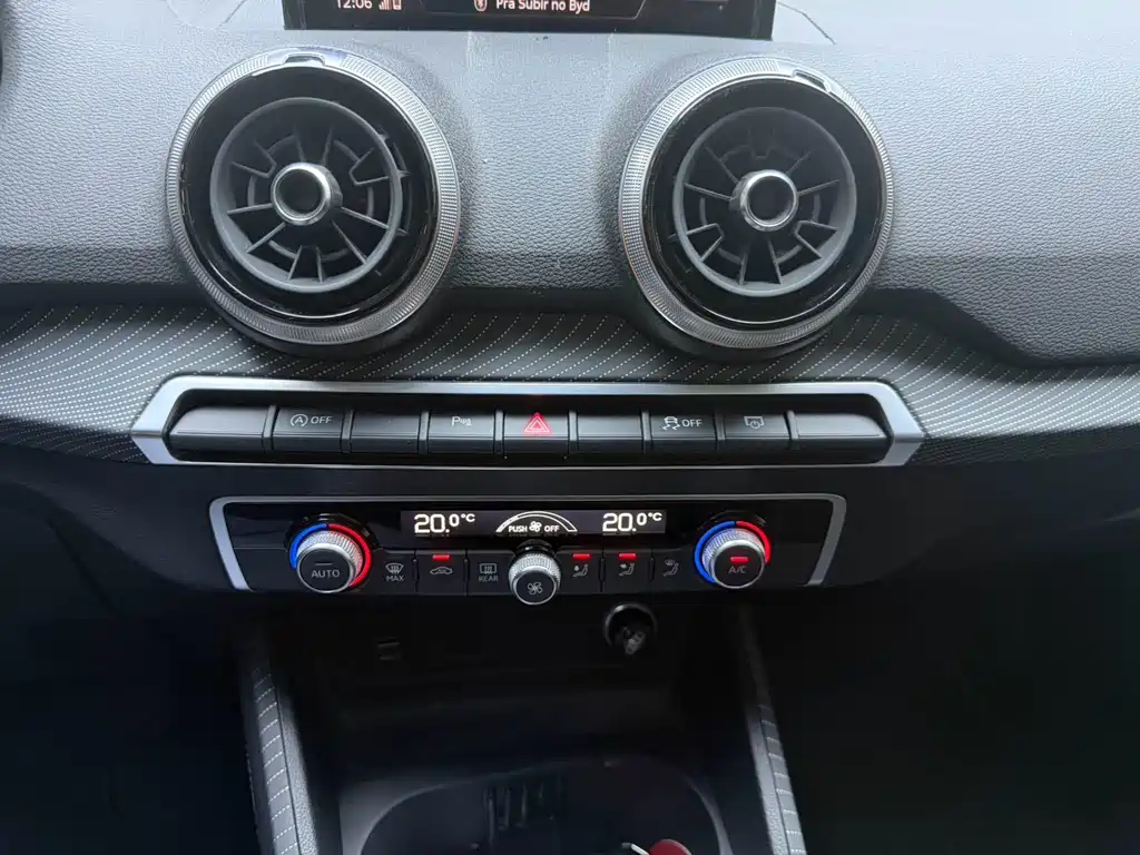 Audi Q2L 2023