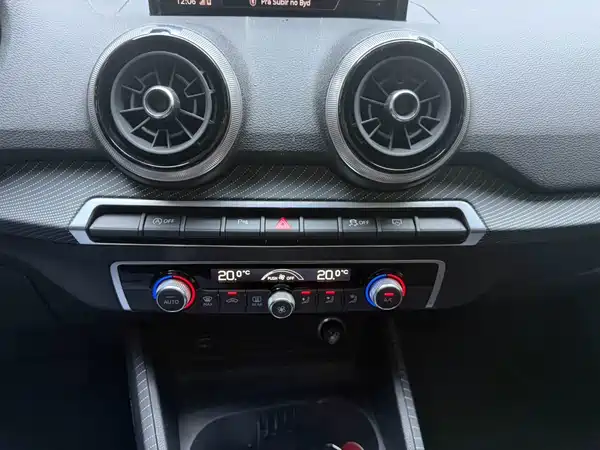 Audi Q2L 2023