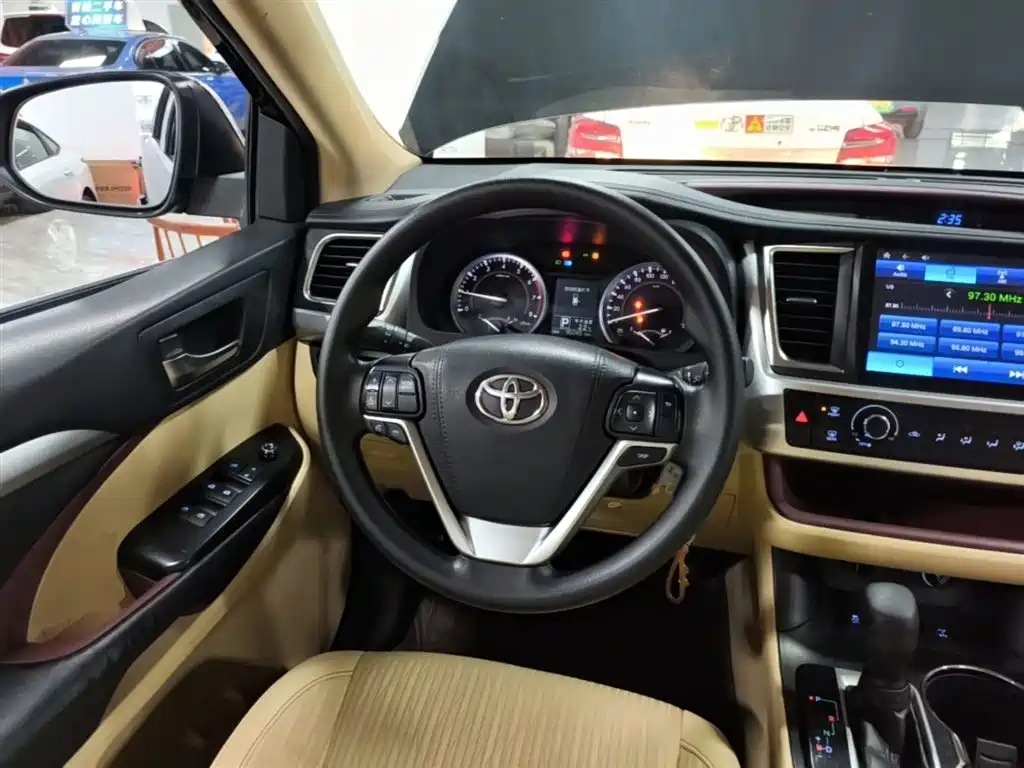 Toyota Highlander 2018 — фото 11