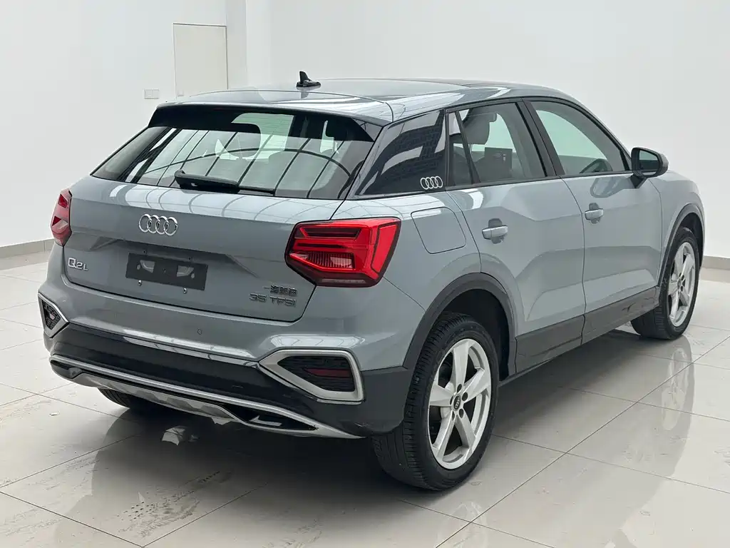 Audi Q2L 2023