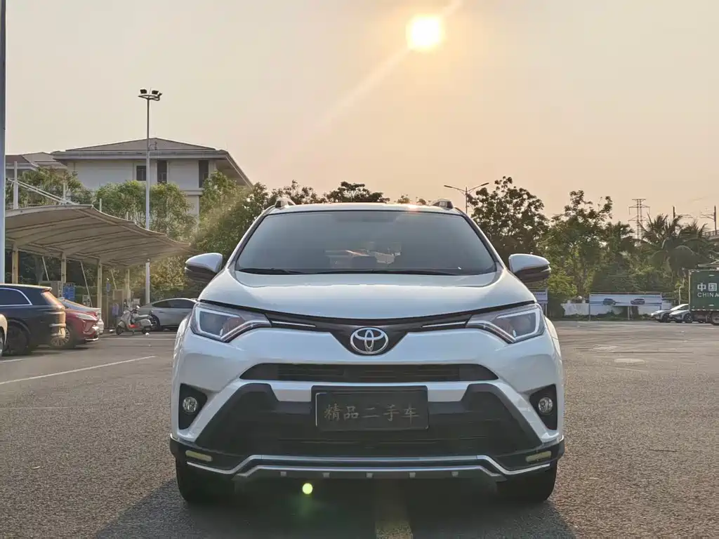 Toyota RAV4 2018 — фото 2