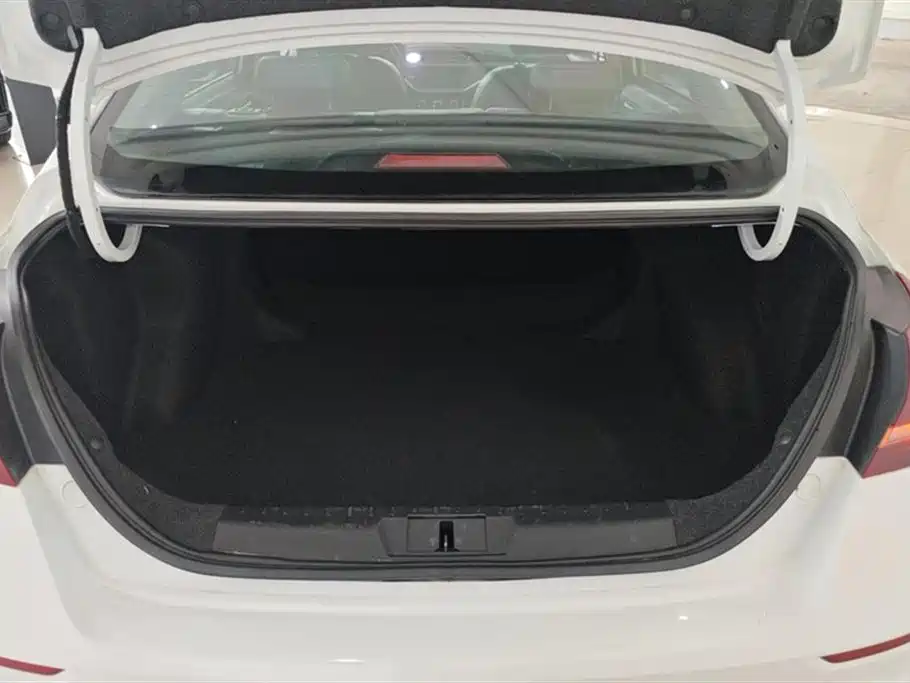 Geely Emgrand 2021