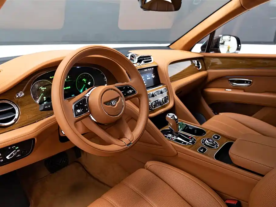 Bentley Bentayga 2021 — фото 8