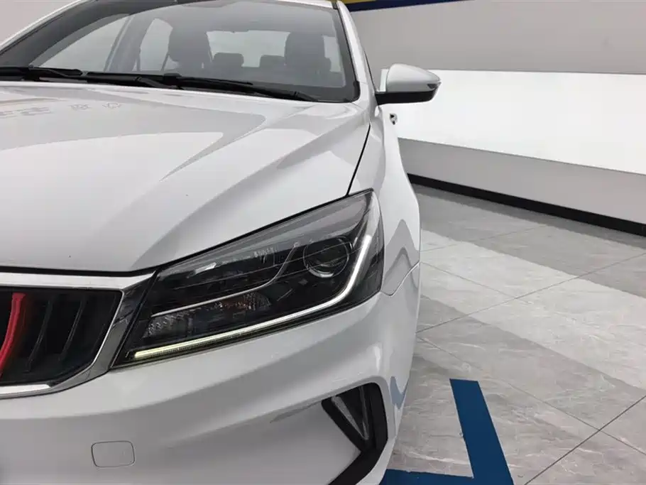 Geely Emgrand 2021