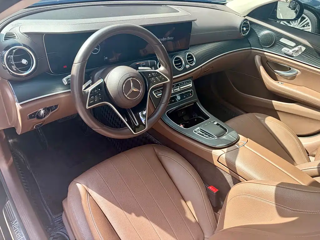 Mercedes-Benz E-Class 2023 — фото 17