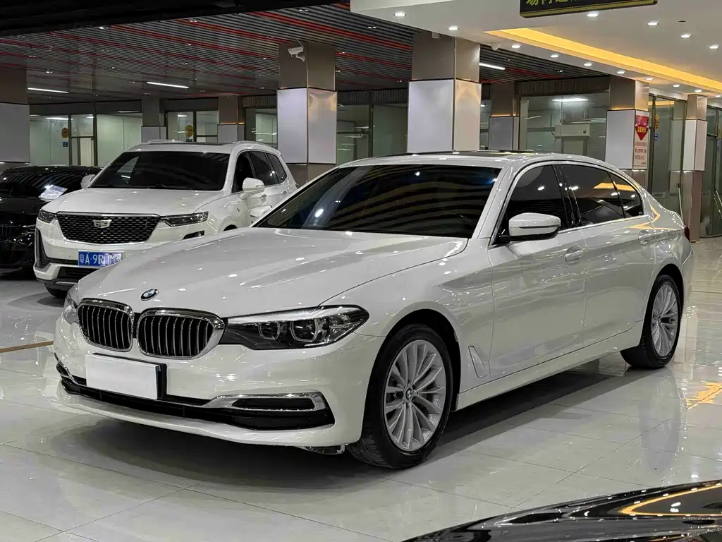BMW 5 Series 2020 — фото 1