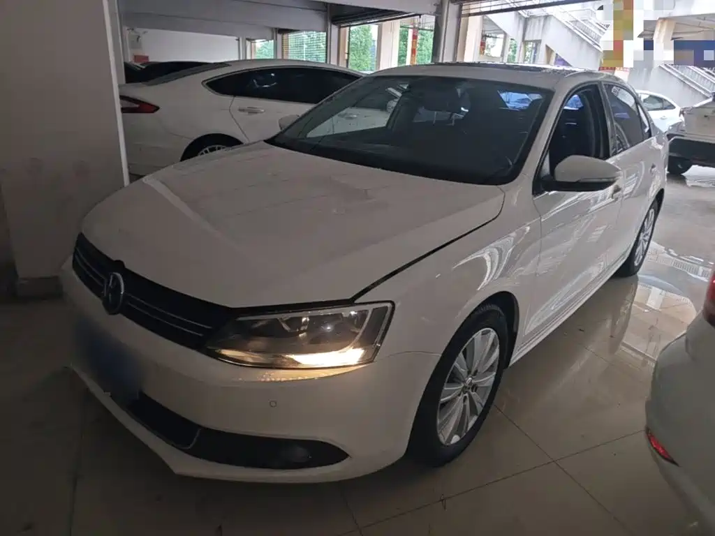 Volkswagen Sagitar 2015