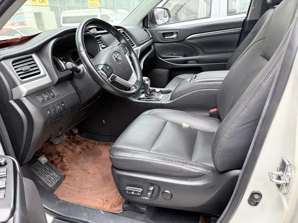Toyota Highlander 2018 — фото 9