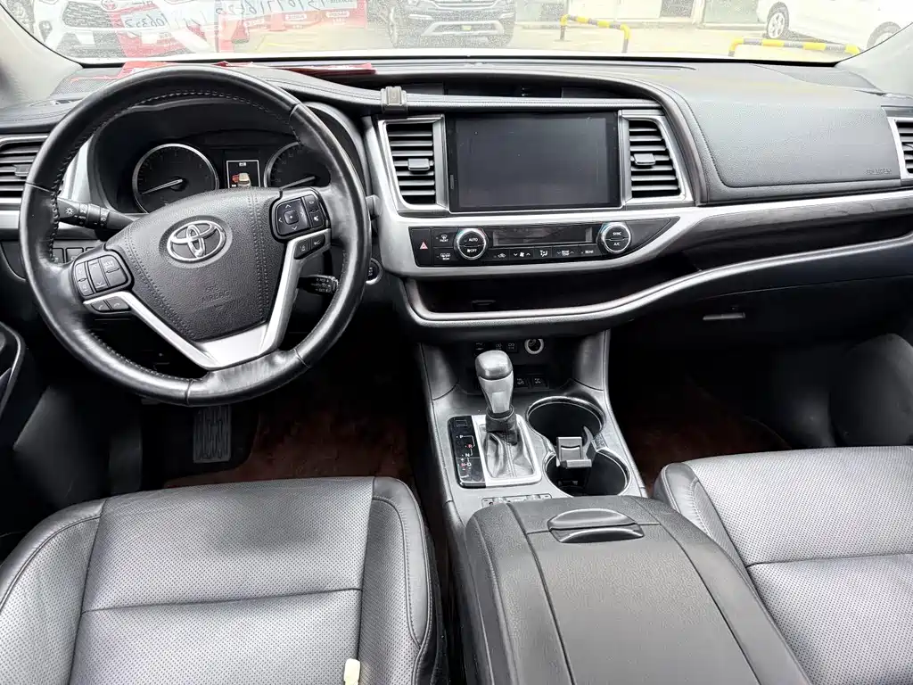 Toyota Highlander 2018 — фото 11