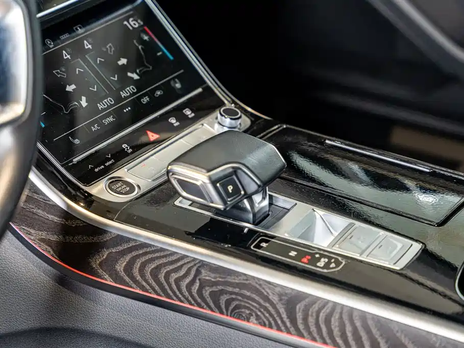 Audi A8 2021 — фото 15
