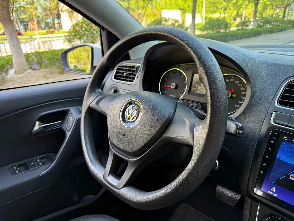Volkswagen Polo 2014 — фото 14