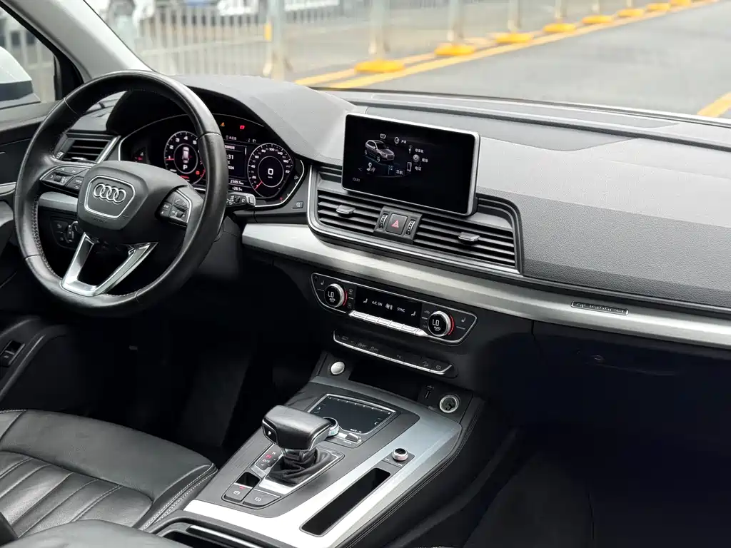 Audi Q5L 2021 — фото 10