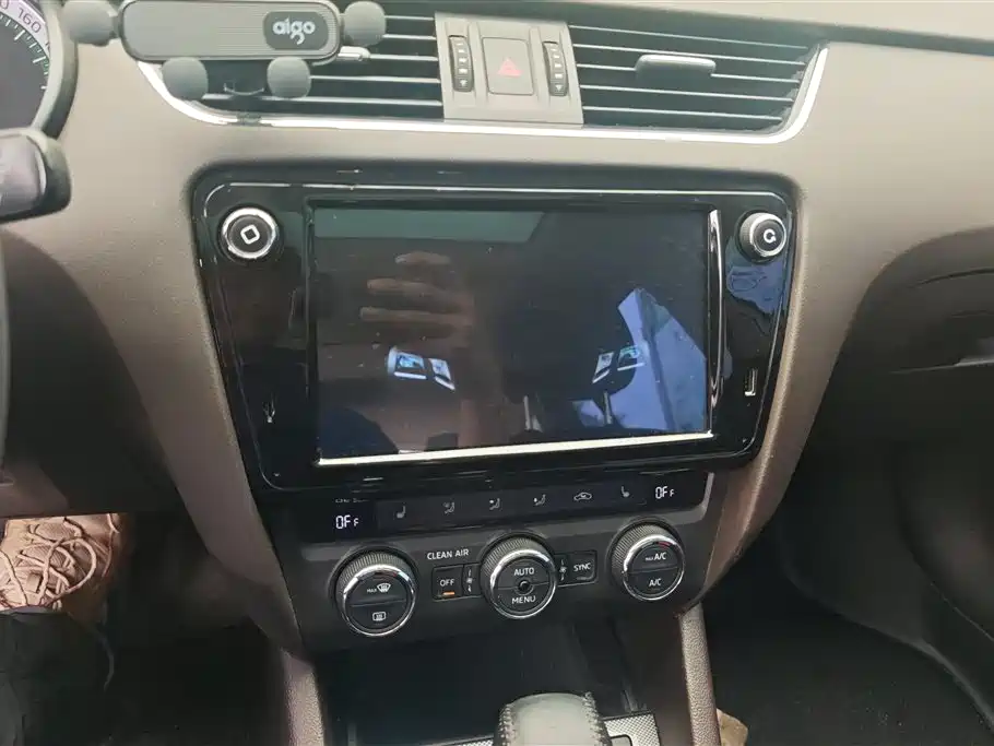 Skoda Octavia 2018 — фото 13