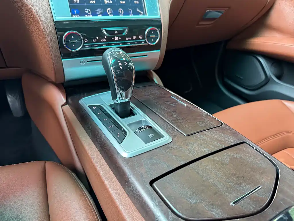 Maserati Quattroporte 2016 — фото 13
