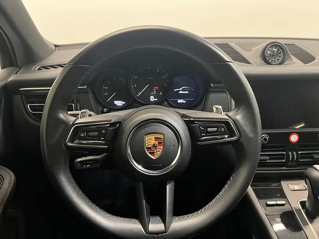 Porsche Macan 2023 — фото 15