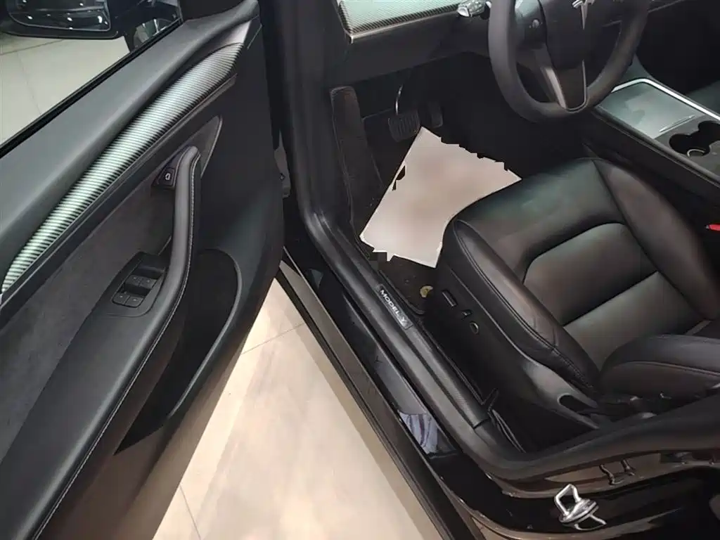 Tesla Model Y 2023 — фото 16