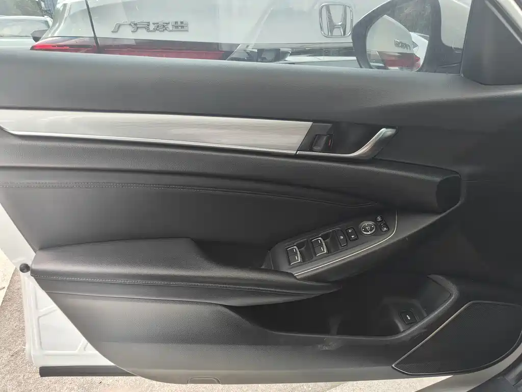 Honda Accord 2022 — фото 19