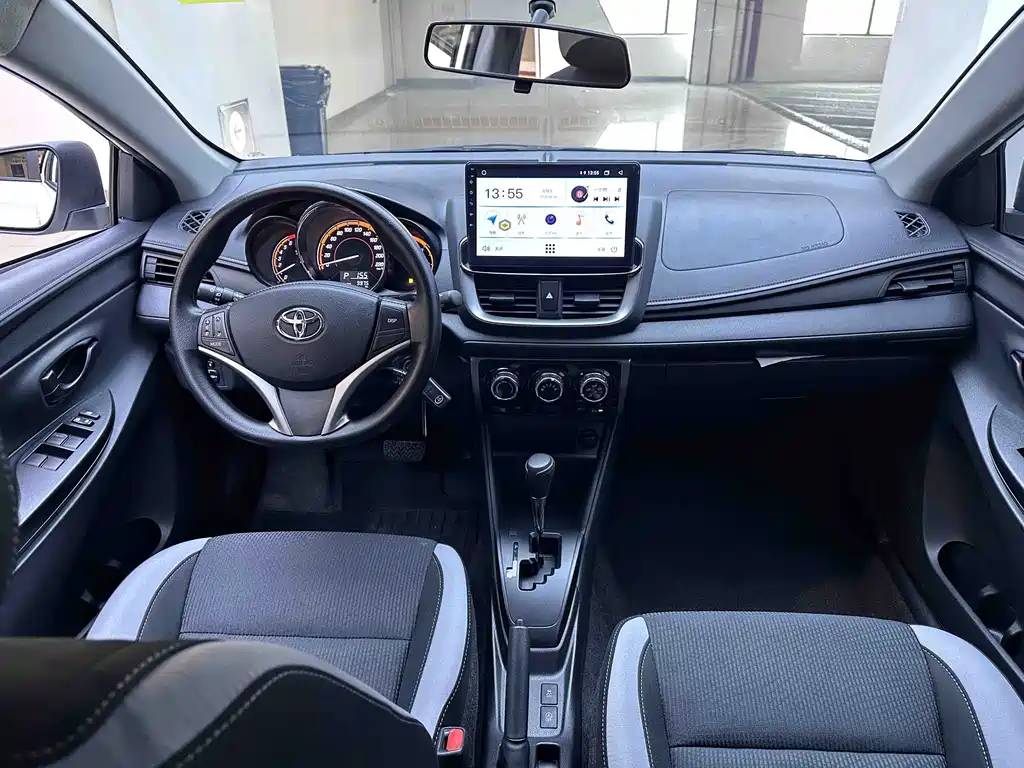 Toyota Yaris L 2023 — фото 19