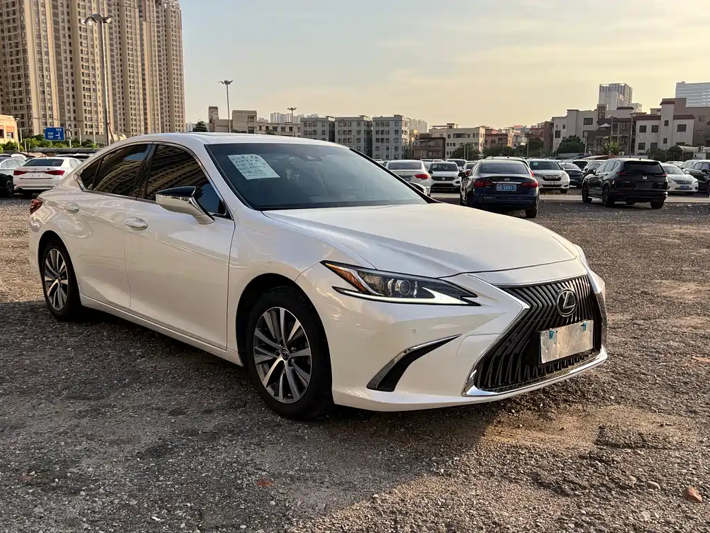 Lexus ES 2019 — фото 2