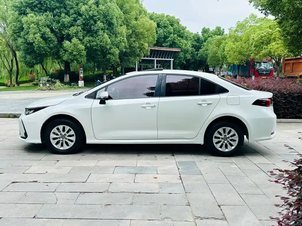 Toyota Corolla 2019 — фото 10