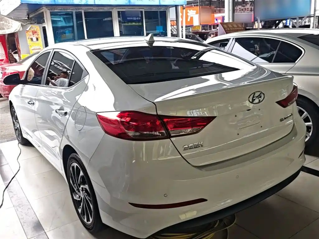 Hyundai Elantra 2020 — фото 5