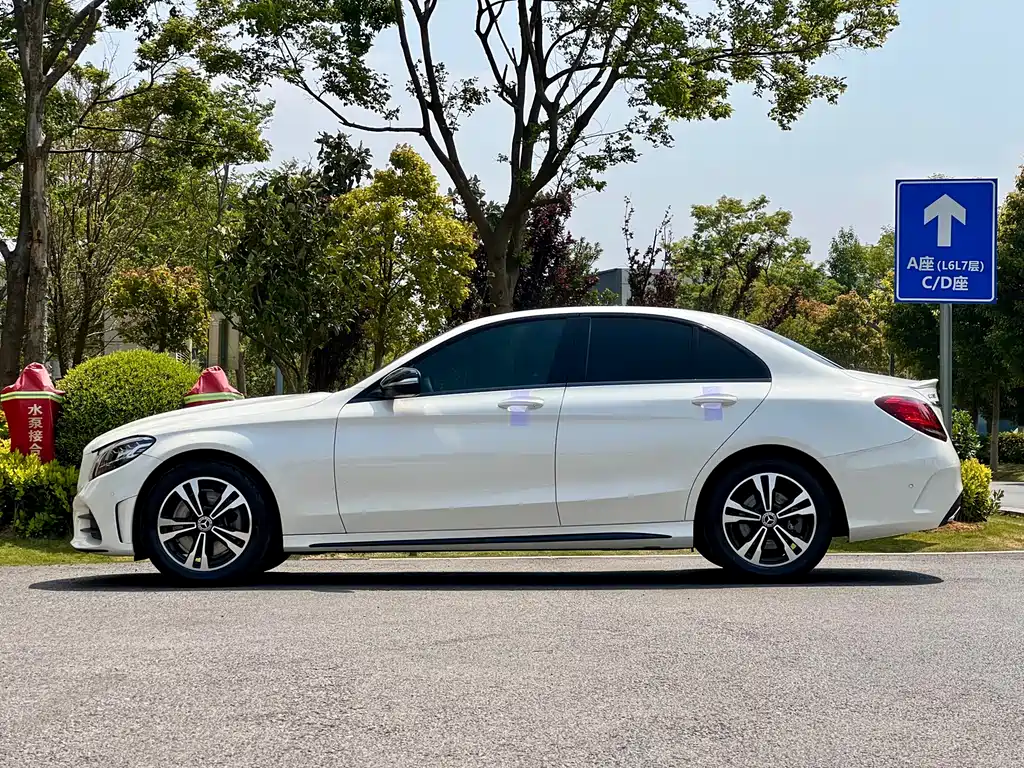 Mercedes-Benz C-Class 2019 — фото 10