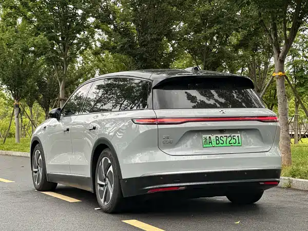 NIO ES8 2023