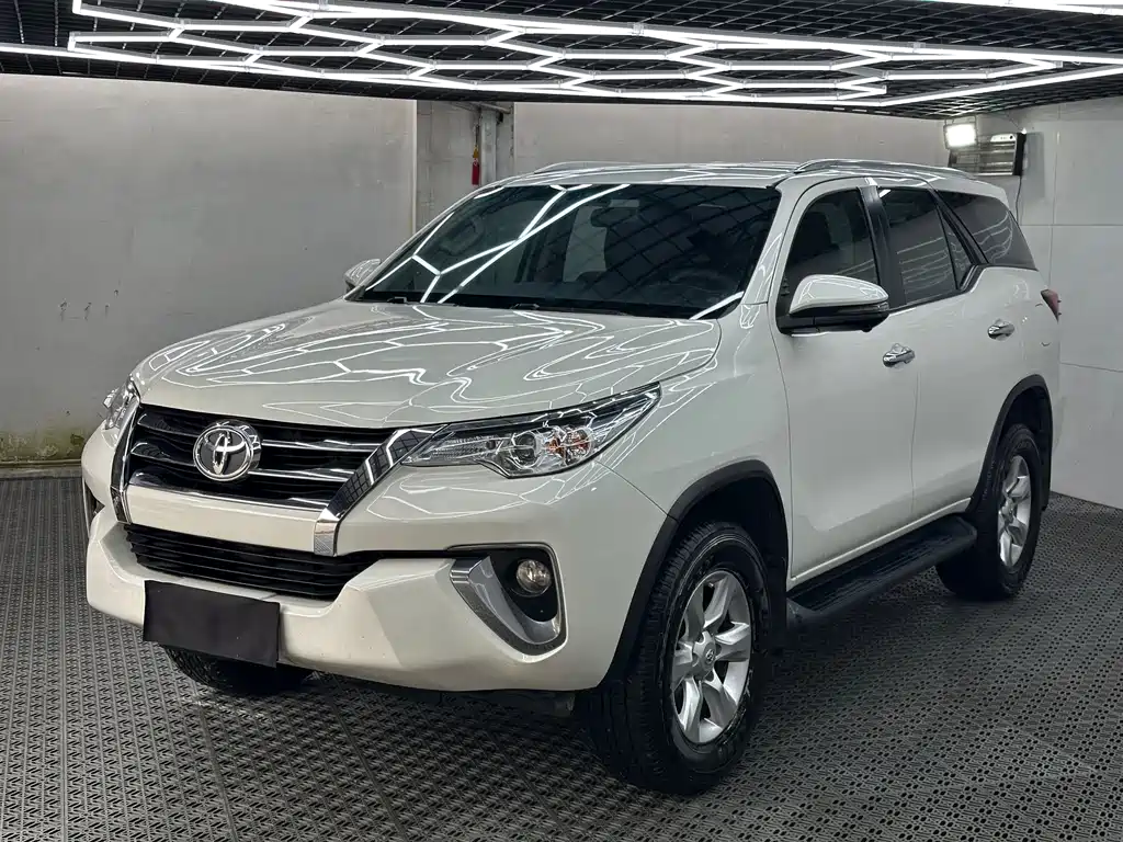 Toyota Fortuner 2019 — фото 4