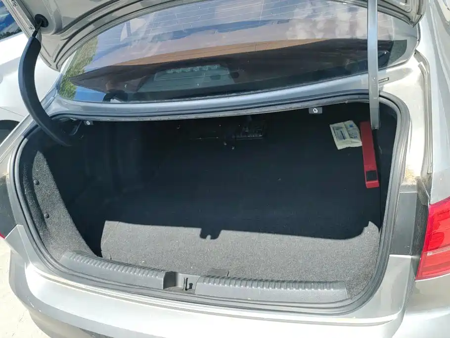 Volkswagen Sagitar 2017