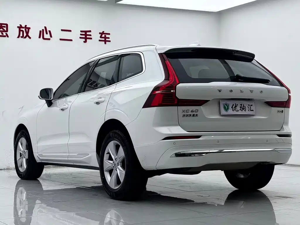 Volvo XC60 2022 — фото 6