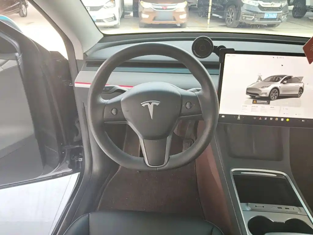 Tesla Model Y 2024 — фото 11