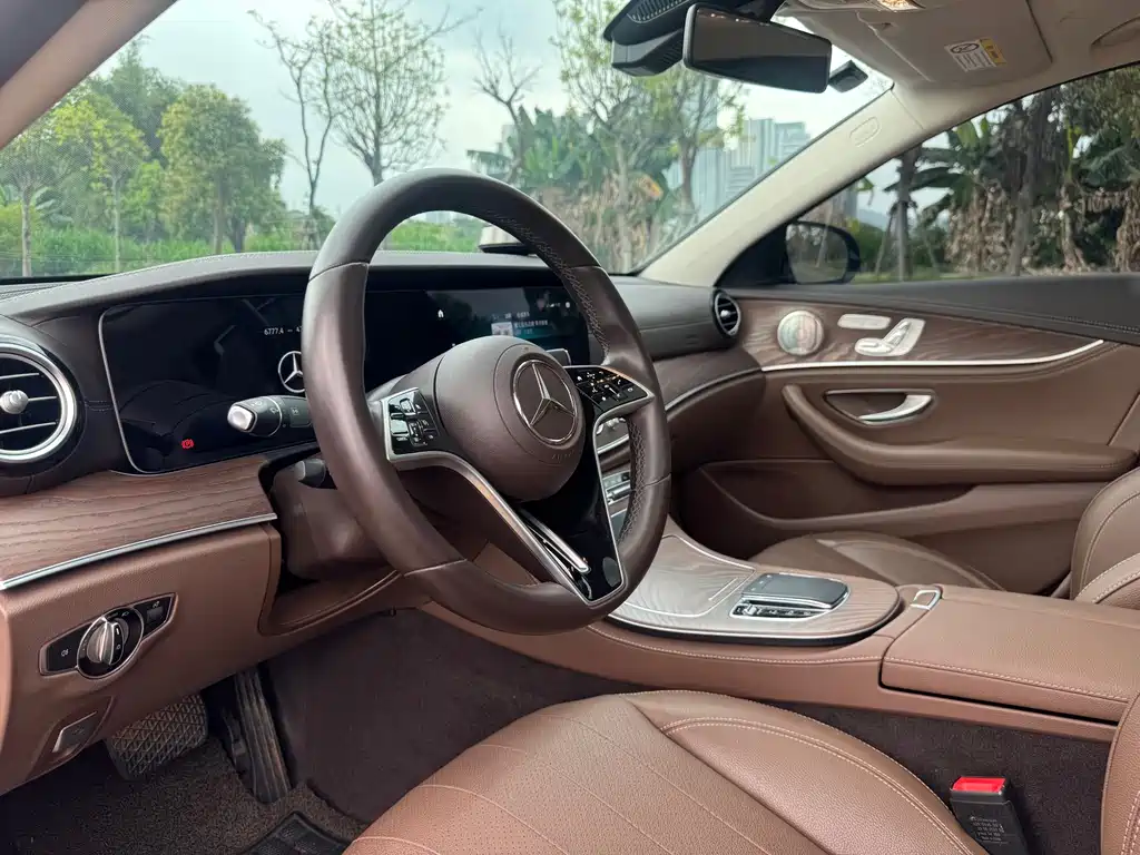 Mercedes-Benz E-Class 2023 — фото 11