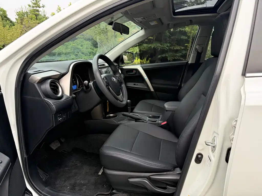Toyota RAV4 2016 — фото 4