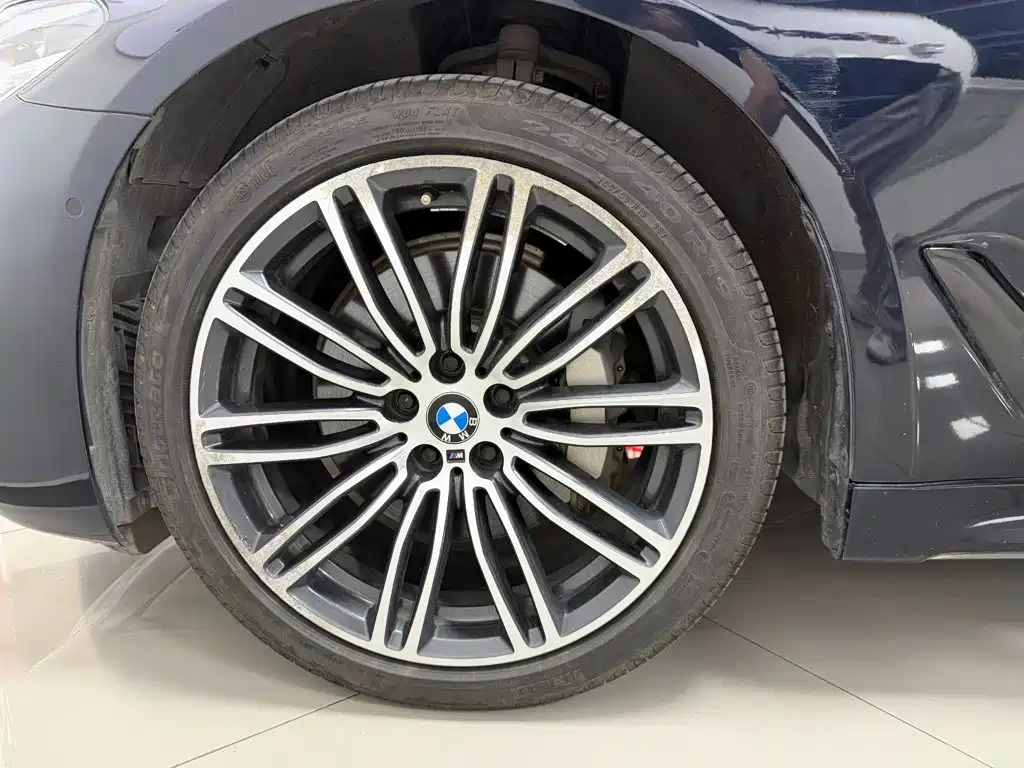 BMW 5 Series 2019 — фото 24