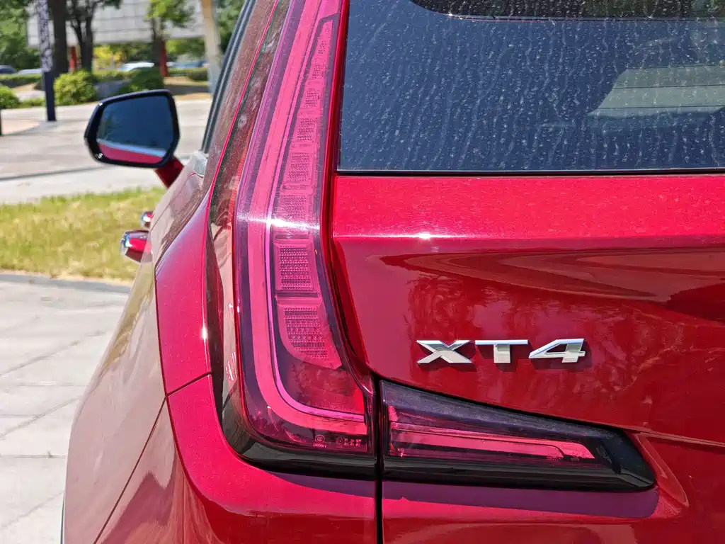 Cadillac XT4 2025 — фото 11