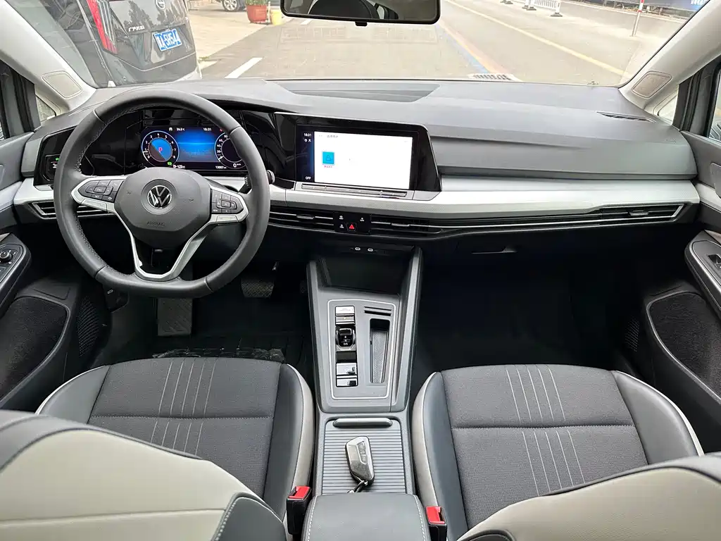 Volkswagen Golf 2024
