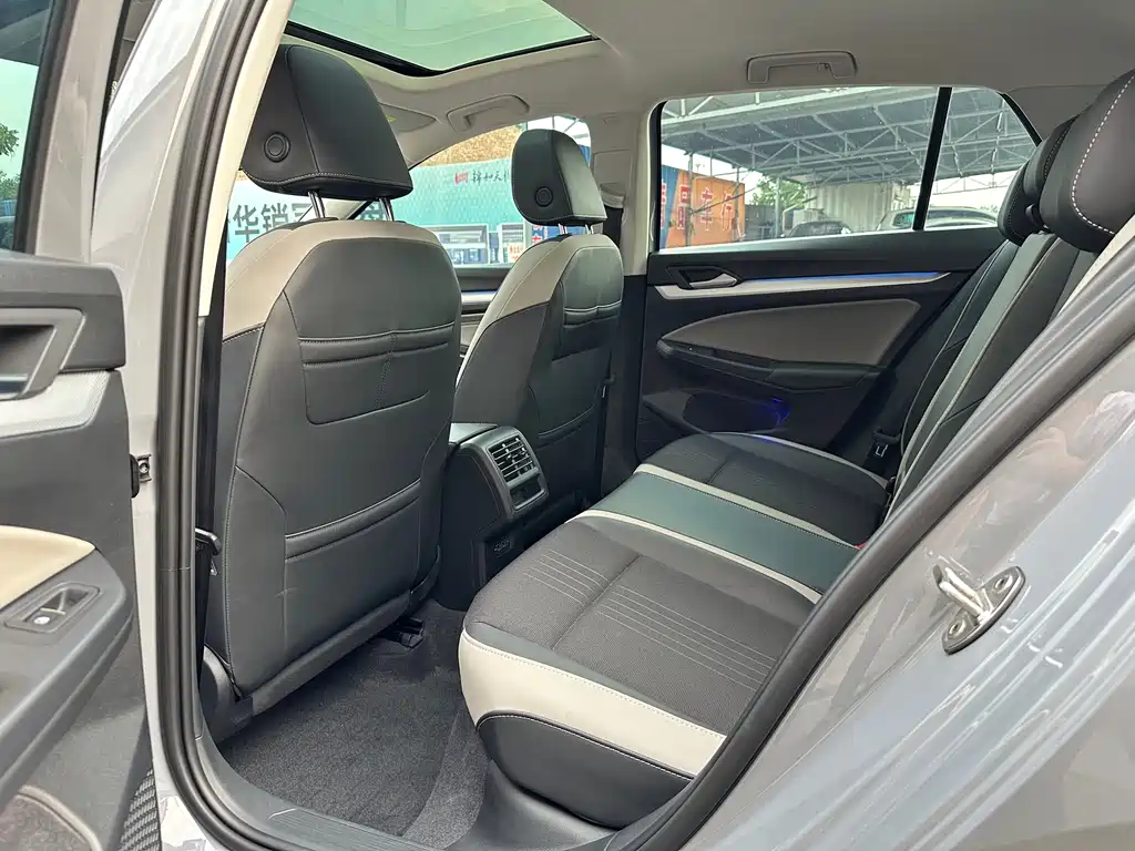 Volkswagen Golf 2024