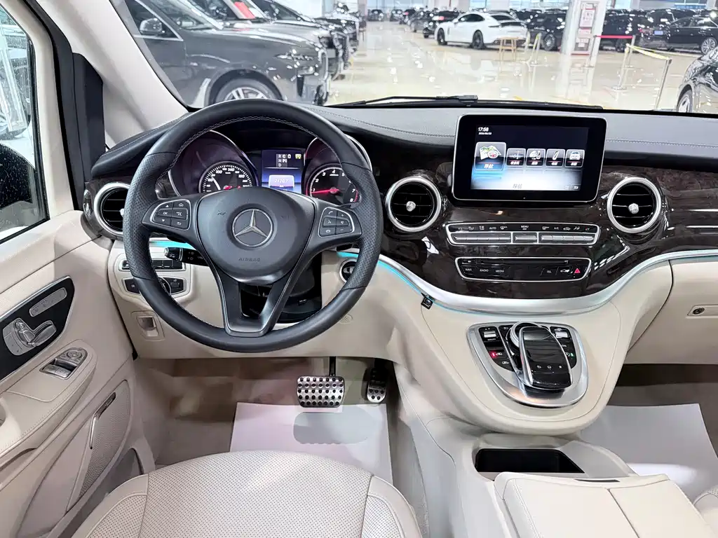 Mercedes-Benz V-Class 2016 — фото 12