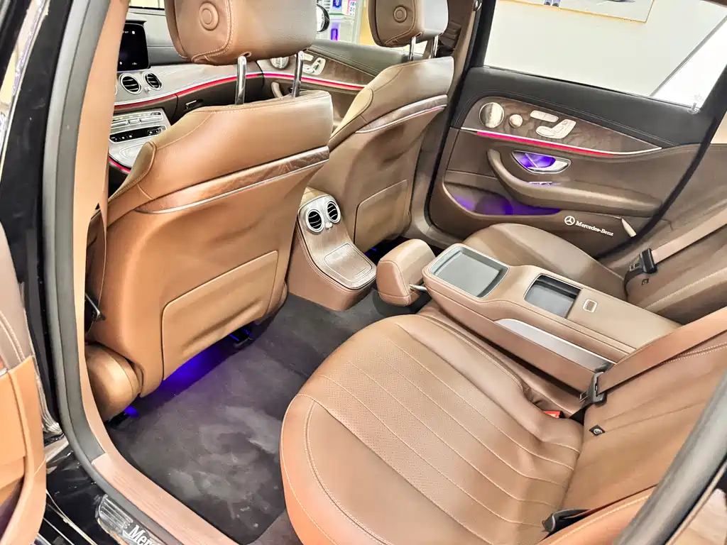 Mercedes-Benz E-Class 2023 — фото 11