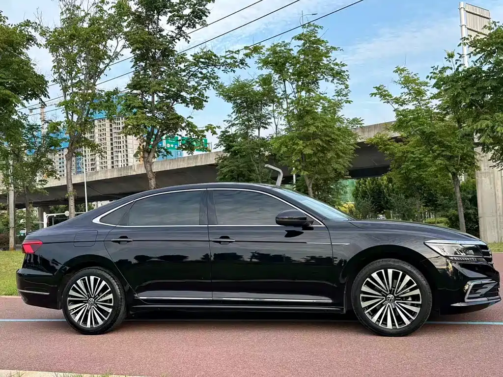 Volkswagen Passat 2021 — фото 10