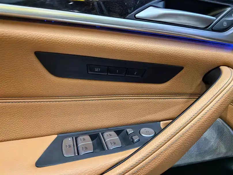 BMW 5 Series 2020 — фото 18