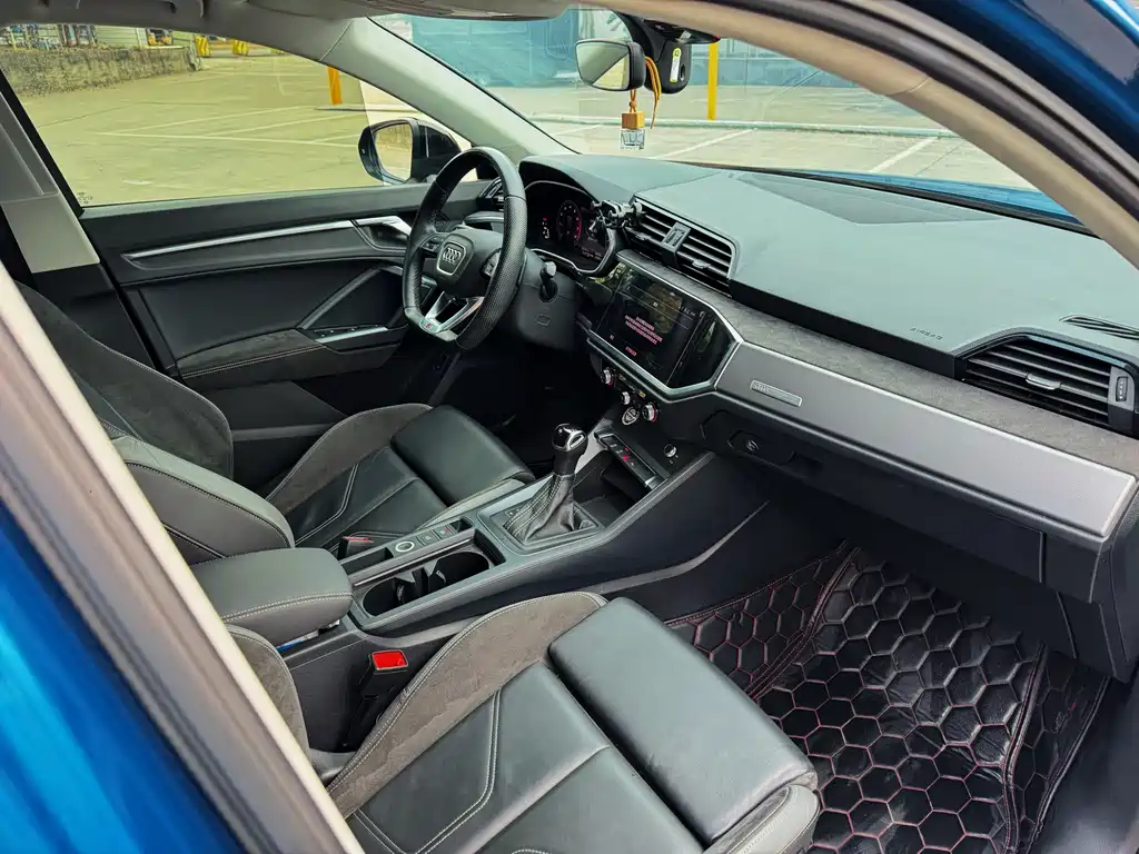 Audi Q3 Sportback 2023 — фото 10