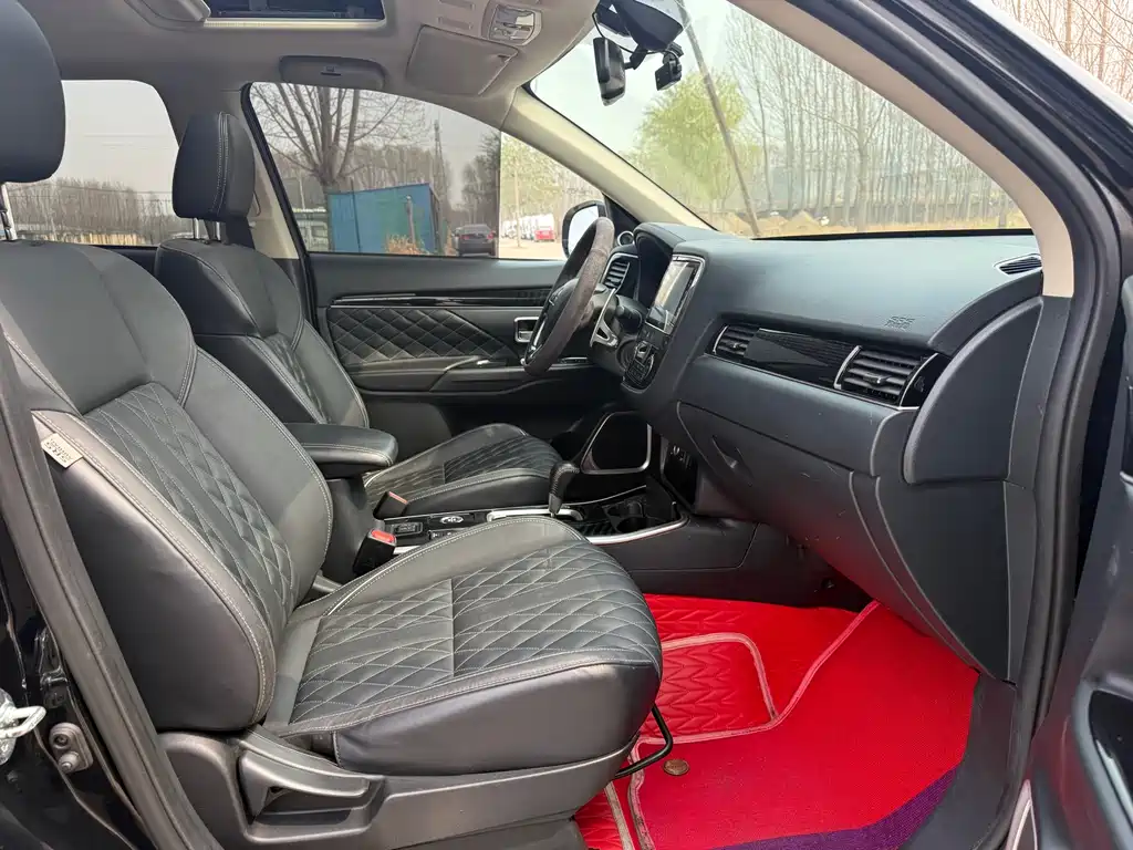 Mitsubishi Outlander 2022 — фото 11