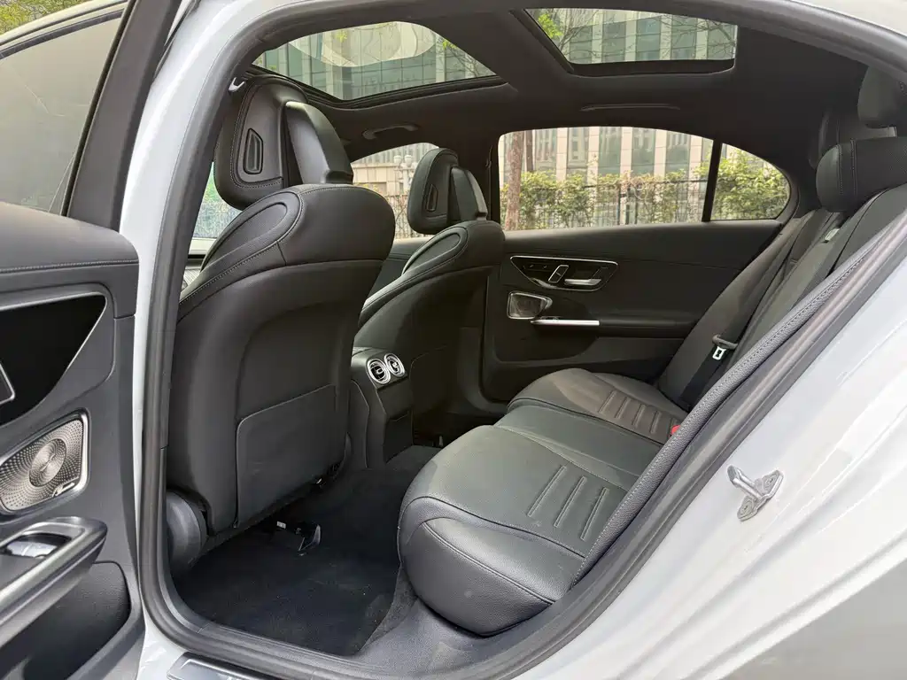 Mercedes-Benz C-Class 2023 — фото 17
